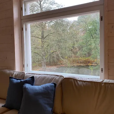 Idyllic Charm- With A Moat! 公寓