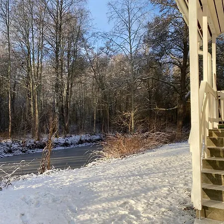 Apartment Idyllic Charm- With A Moat! *